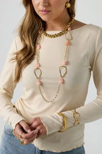 Lange ketting Sunset Blush draagend- Goud met steentjes - online kopen bij niniforyou
