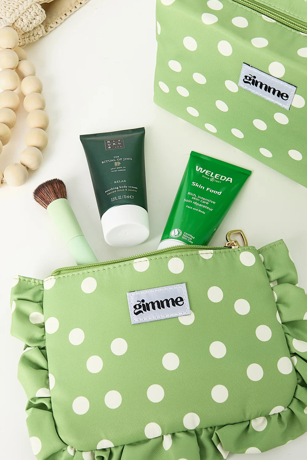 Make-uptassen met ruffle en stippen - lichtgroen - make-up tas open - online kopen bij niniforyou