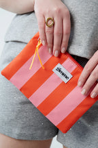Plat toilettasje grote streep - Oranje roze - voorbeeld foto in het echt - Online kopen bij niniforyou