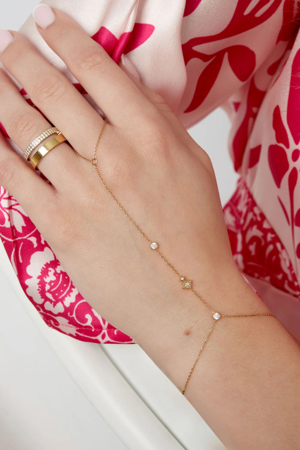 Sparkle night hand chain GOUD